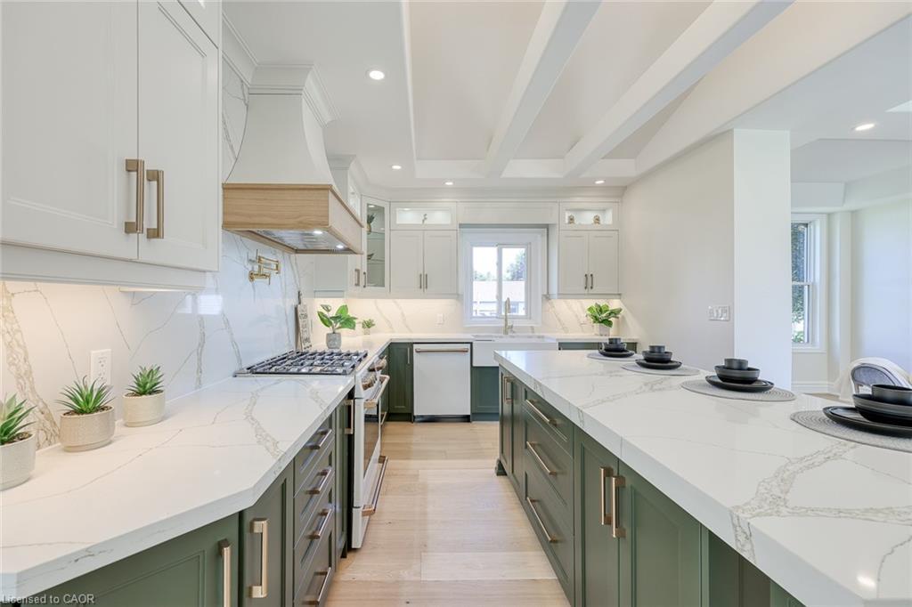 152 Blandford Street, Innerkip, ON - Indoor Photo Showing Kitchen With Upgraded Kitchen