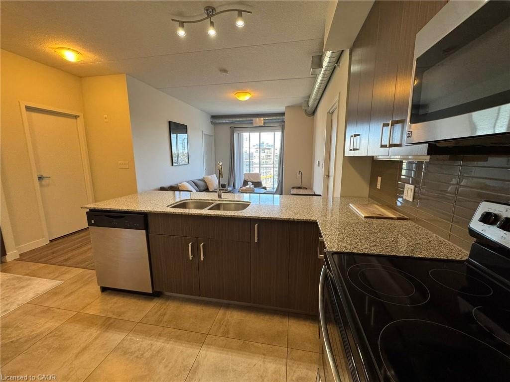 H405-62 Balsam Street, Waterloo, ON - Indoor Photo Showing Kitchen With Double Sink