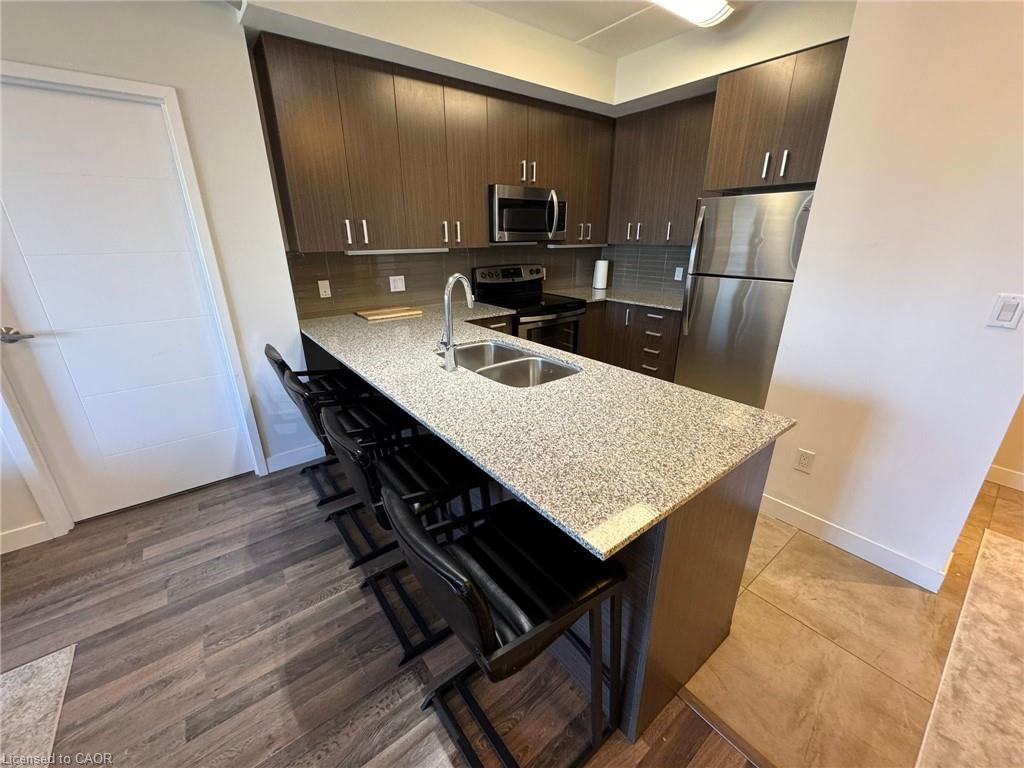 H405-62 Balsam Street, Waterloo, ON - Indoor Photo Showing Kitchen With Double Sink