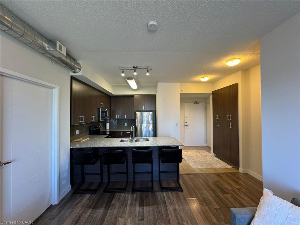H405-62 Balsam Street, Waterloo, ON - Indoor Photo Showing Kitchen