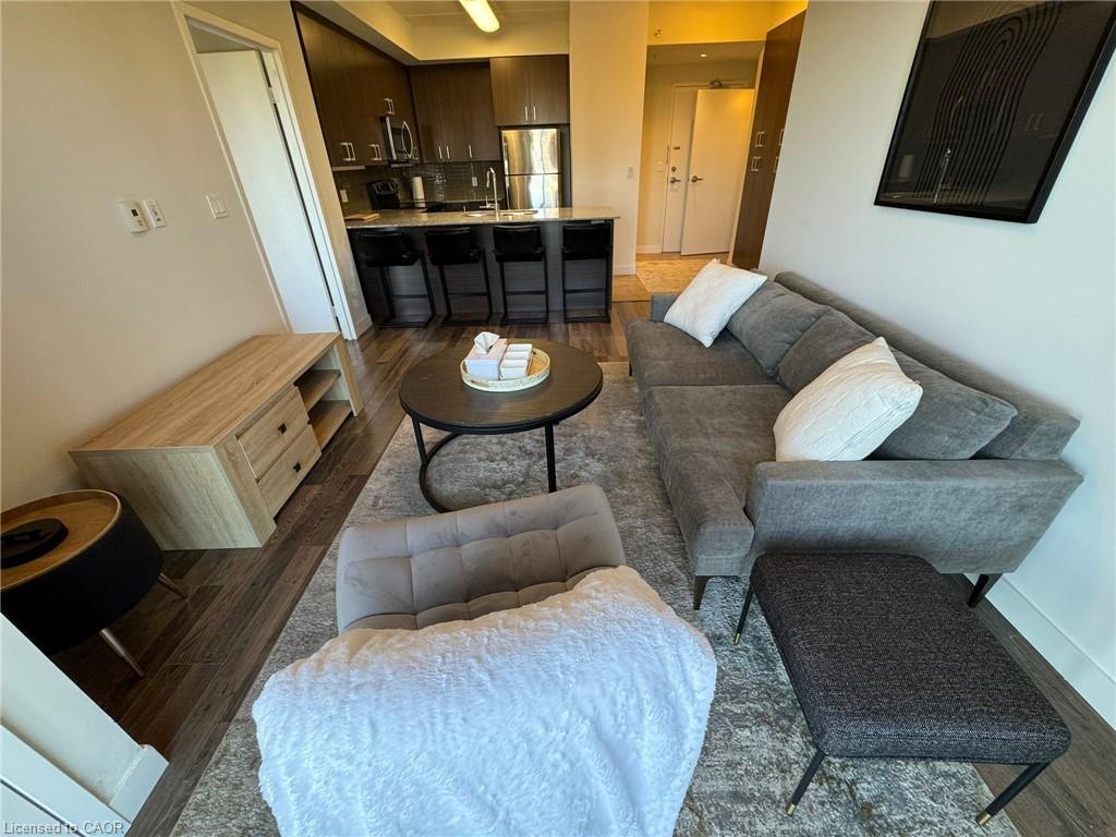 H405-62 Balsam Street, Waterloo, ON - Indoor Photo Showing Living Room