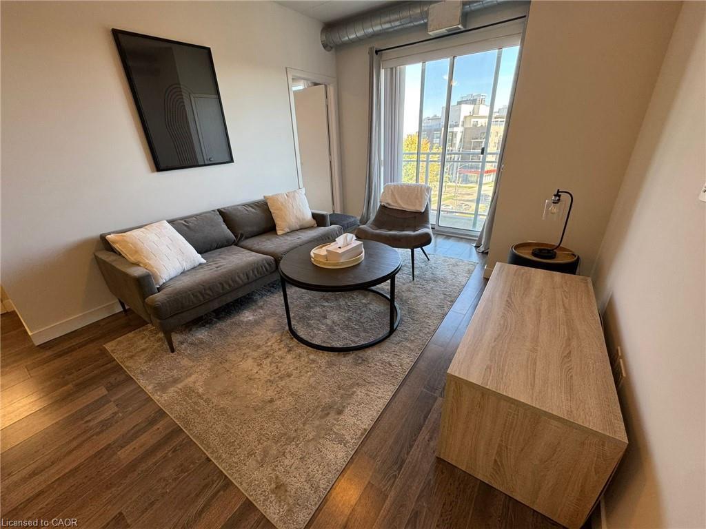 H405-62 Balsam Street, Waterloo, ON - Indoor Photo Showing Living Room