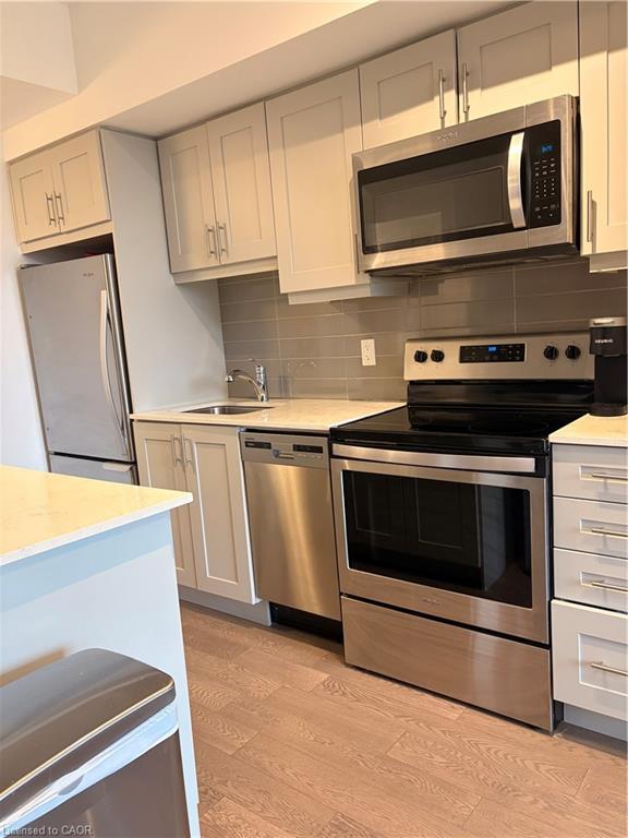 508-7711 Green Vista Gate, Niagara Falls, ON - Indoor Photo Showing Kitchen