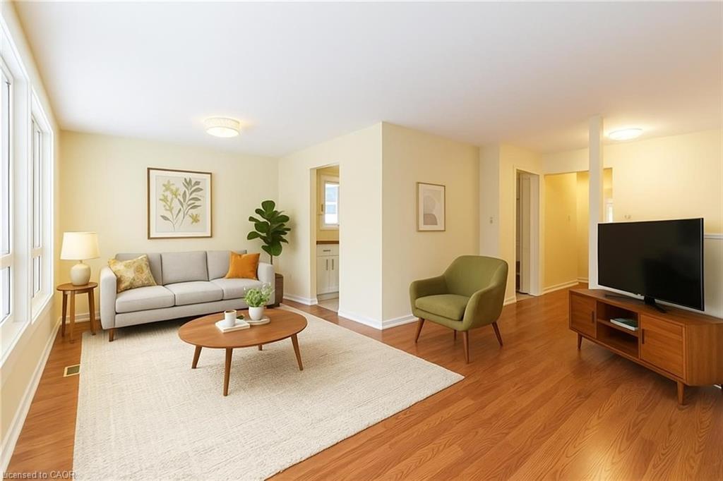 16 Garrow Drive, Hamilton, ON - Indoor Photo Showing Living Room