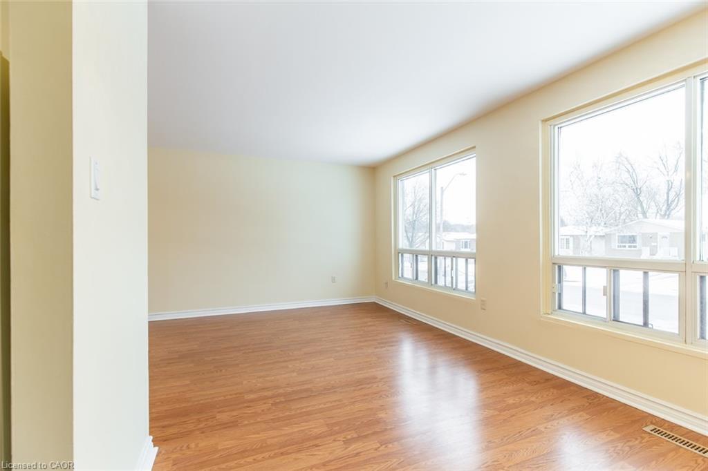 16 Garrow Drive, Hamilton, ON - Indoor Photo Showing Other Room