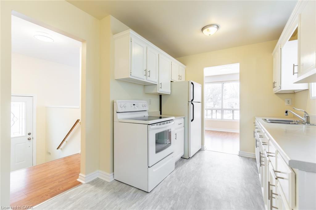 16 Garrow Drive, Hamilton, ON - Indoor Photo Showing Kitchen