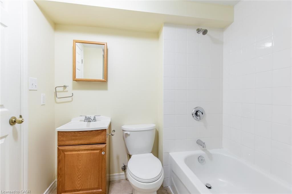 16 Garrow Drive, Hamilton, ON - Indoor Photo Showing Bathroom