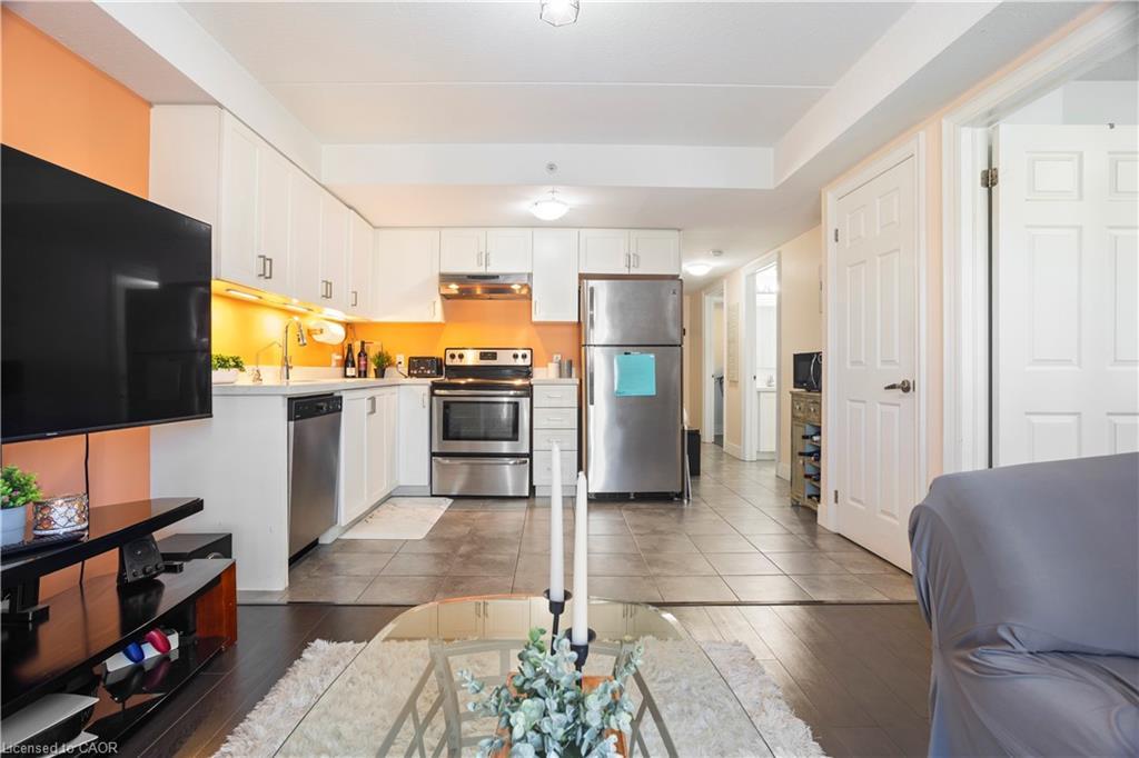 204-64 Frederick Drive, Guelph, ON - Indoor Photo Showing Kitchen