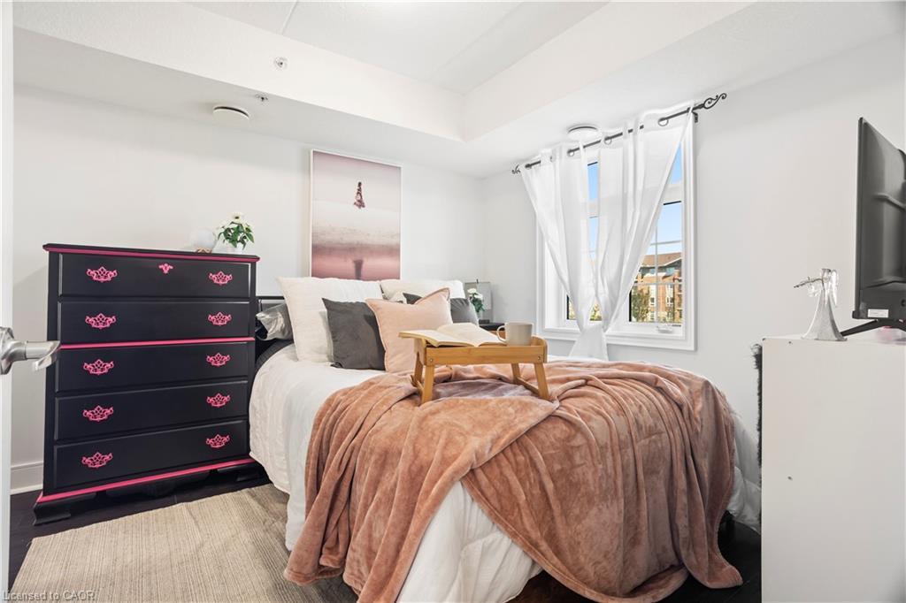 204-64 Frederick Drive, Guelph, ON - Indoor Photo Showing Bedroom