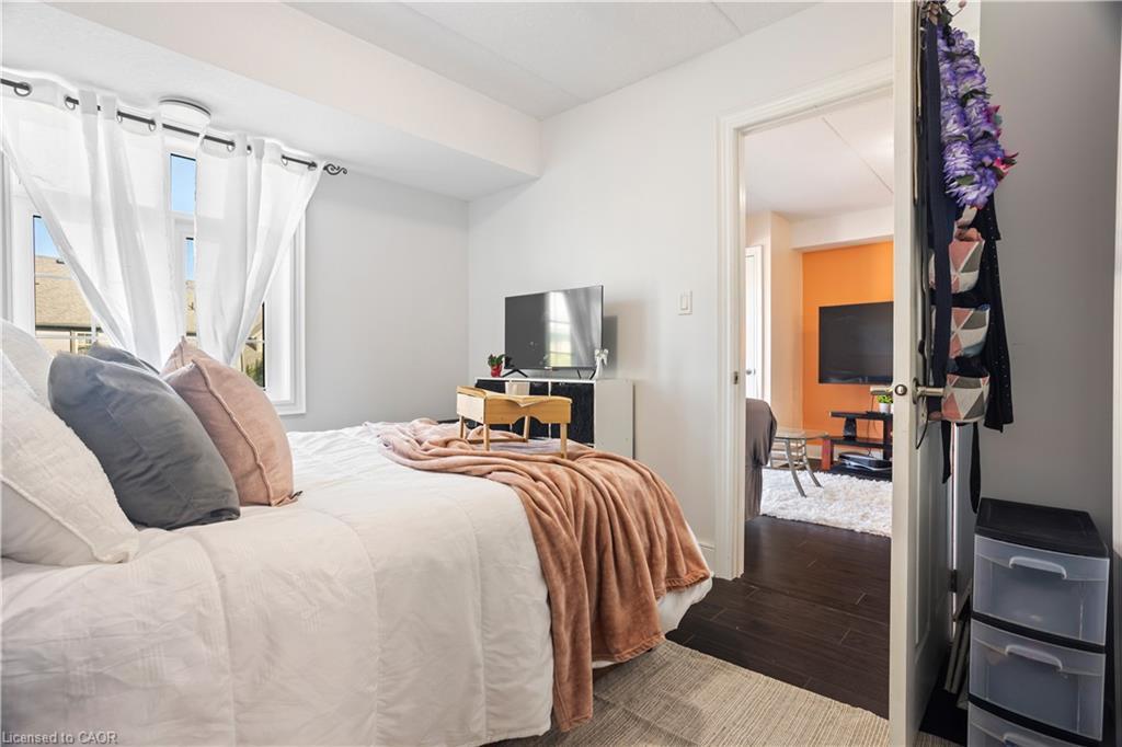 204-64 Frederick Drive, Guelph, ON - Indoor Photo Showing Bedroom