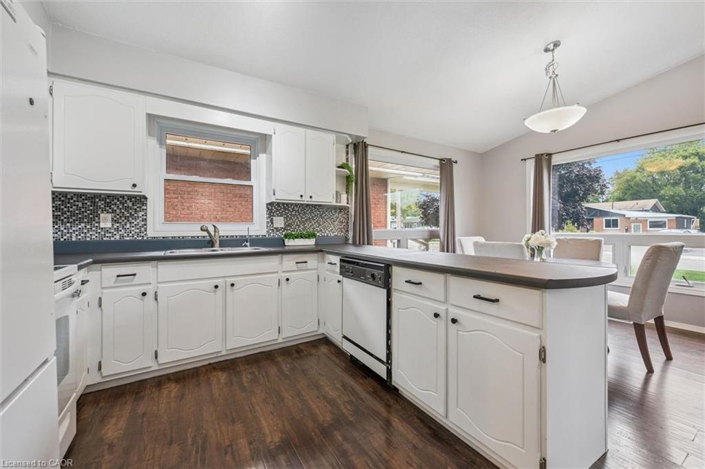 635 Raglan Street, Palmerston, ON - Indoor Photo Showing Kitchen