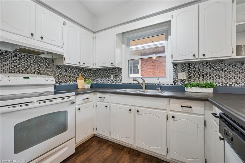 635 Raglan Street, Palmerston, ON - Indoor Photo Showing Kitchen With Double Sink