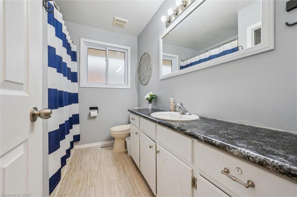635 Raglan Street, Palmerston, ON - Indoor Photo Showing Bathroom