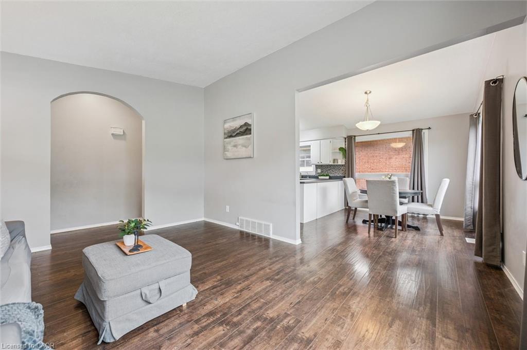 635 Raglan Street, Palmerston, ON - Indoor Photo Showing Living Room