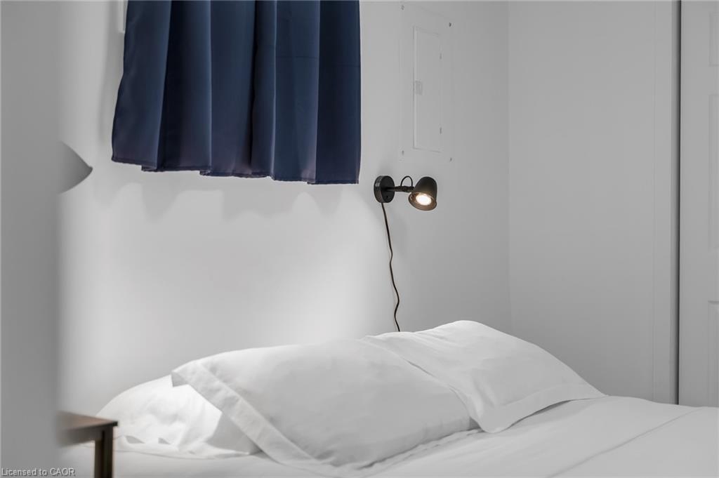 2-16 Golden Boulevard E, Welland, ON - Indoor Photo Showing Bedroom