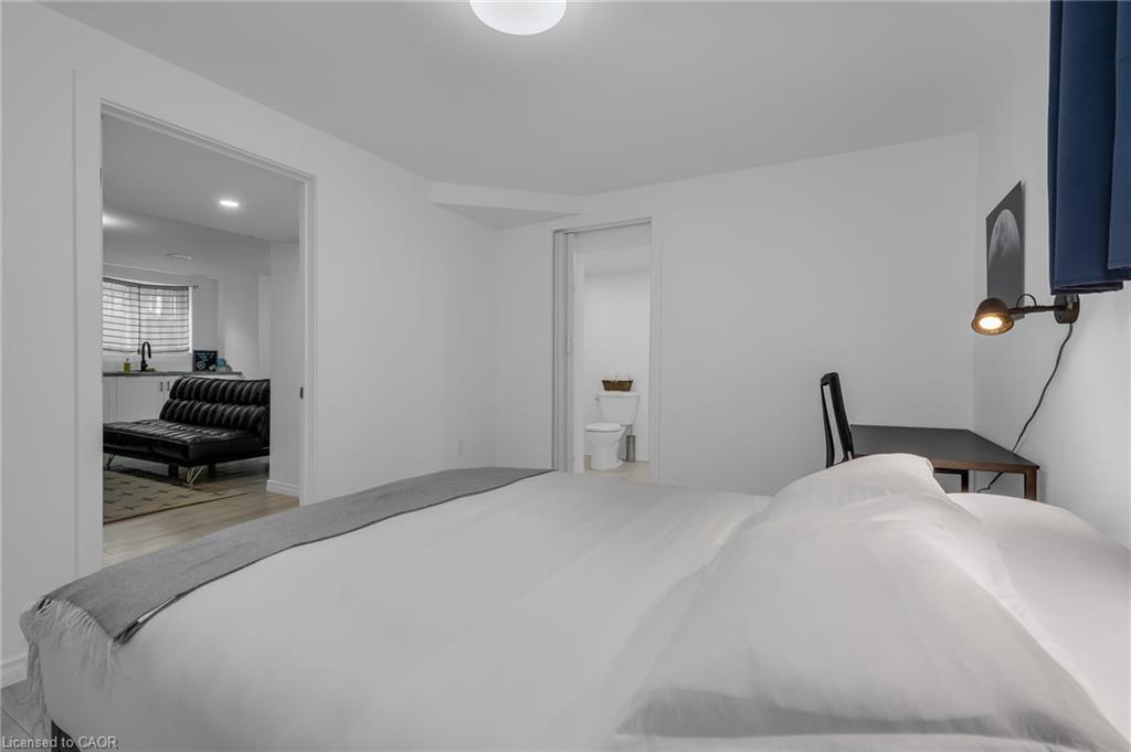 2-16 Golden Boulevard E, Welland, ON - Indoor Photo Showing Bedroom