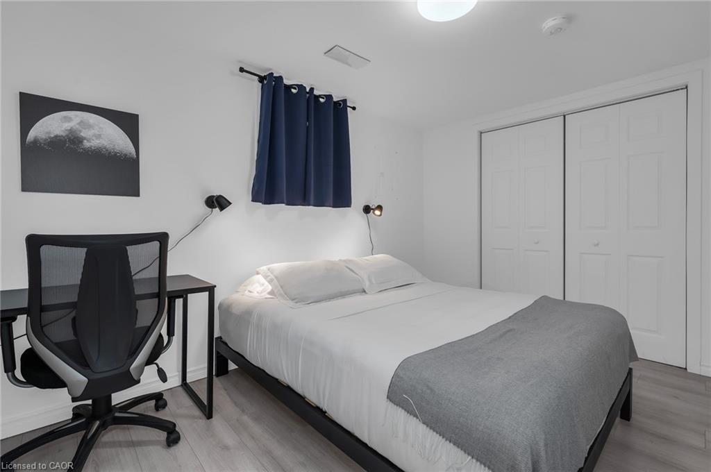 2-16 Golden Boulevard E, Welland, ON - Indoor Photo Showing Bedroom