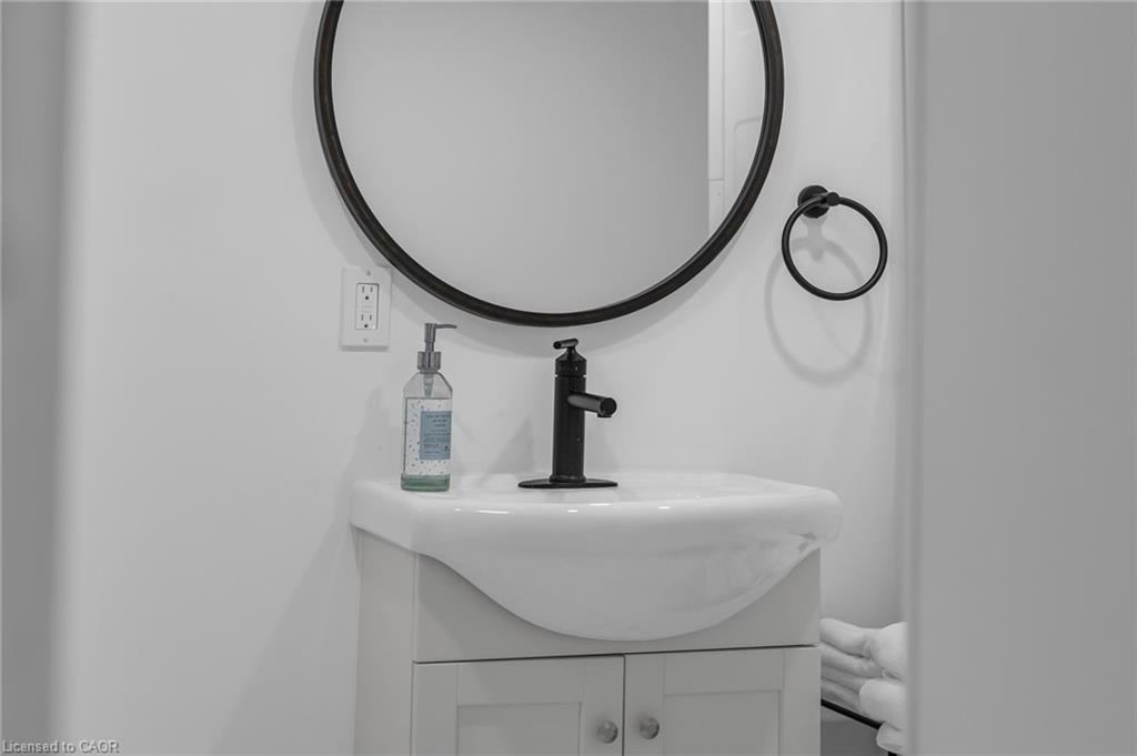 2-16 Golden Boulevard E, Welland, ON - Indoor Photo Showing Bathroom