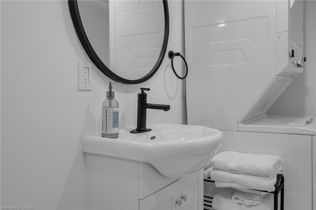 2-16 Golden Boulevard E, Welland, ON - Indoor