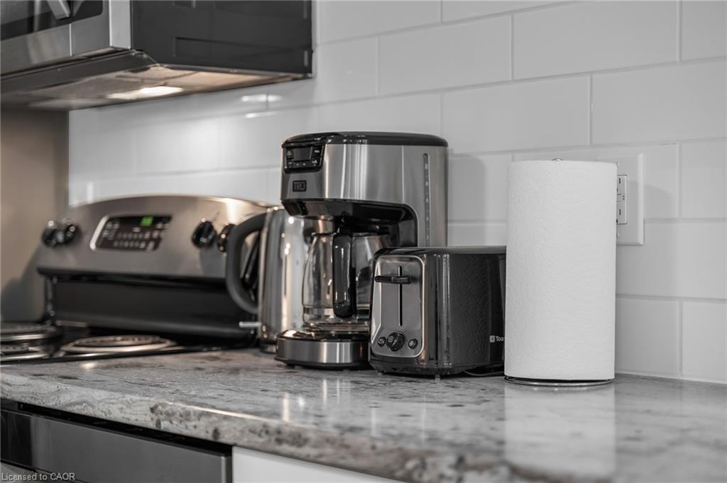 2-16 Golden Boulevard E, Welland, ON - Indoor Photo Showing Kitchen
