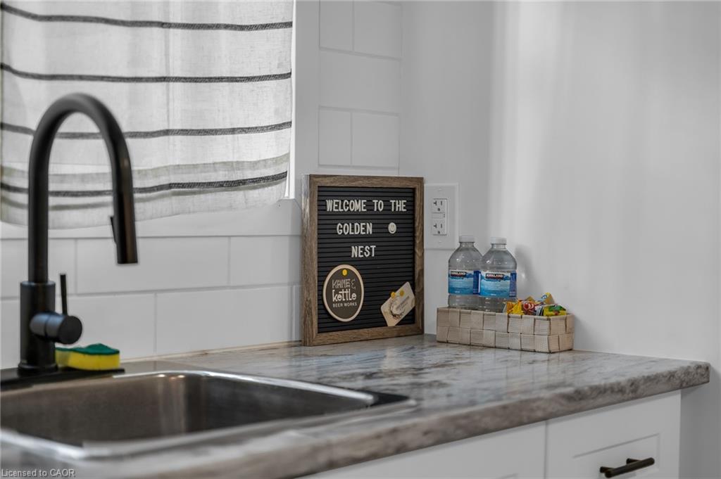 2-16 Golden Boulevard E, Welland, ON - Indoor Photo Showing Kitchen