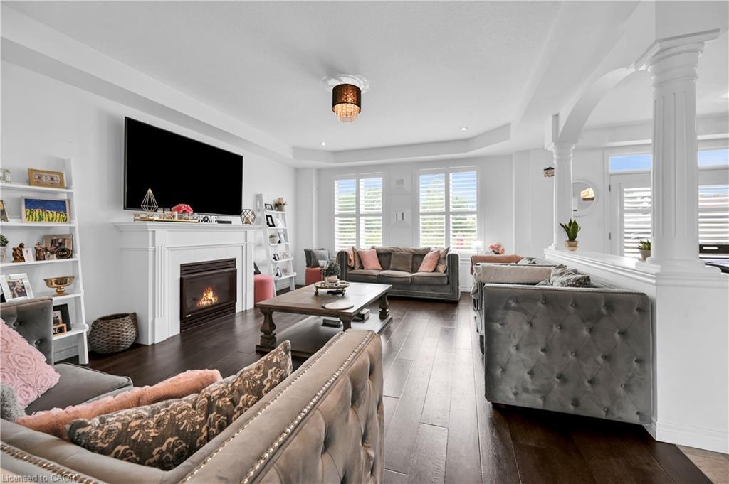 130 Chartwell Circle, Hamilton, ON - Indoor Photo Showing Living Room With Fireplace