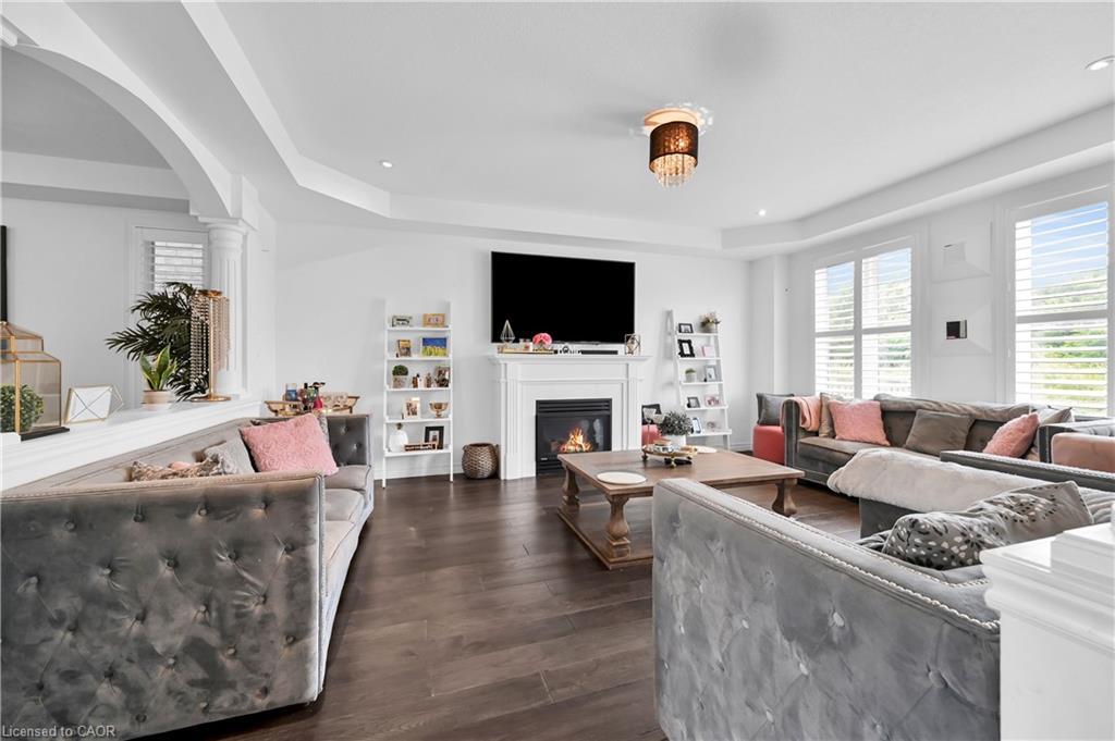 130 Chartwell Circle, Hamilton, ON - Indoor Photo Showing Living Room With Fireplace