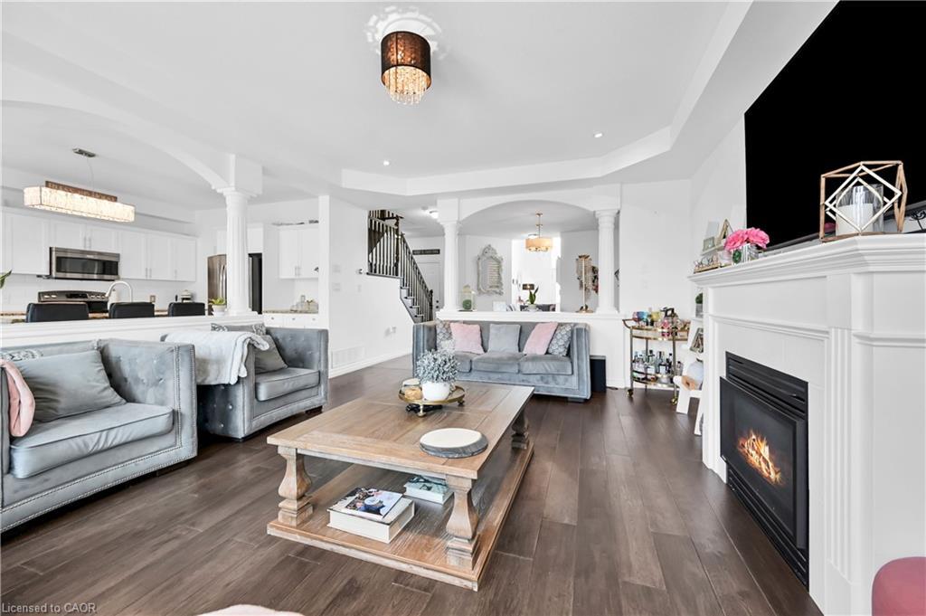 130 Chartwell Circle, Hamilton, ON - Indoor Photo Showing Living Room With Fireplace