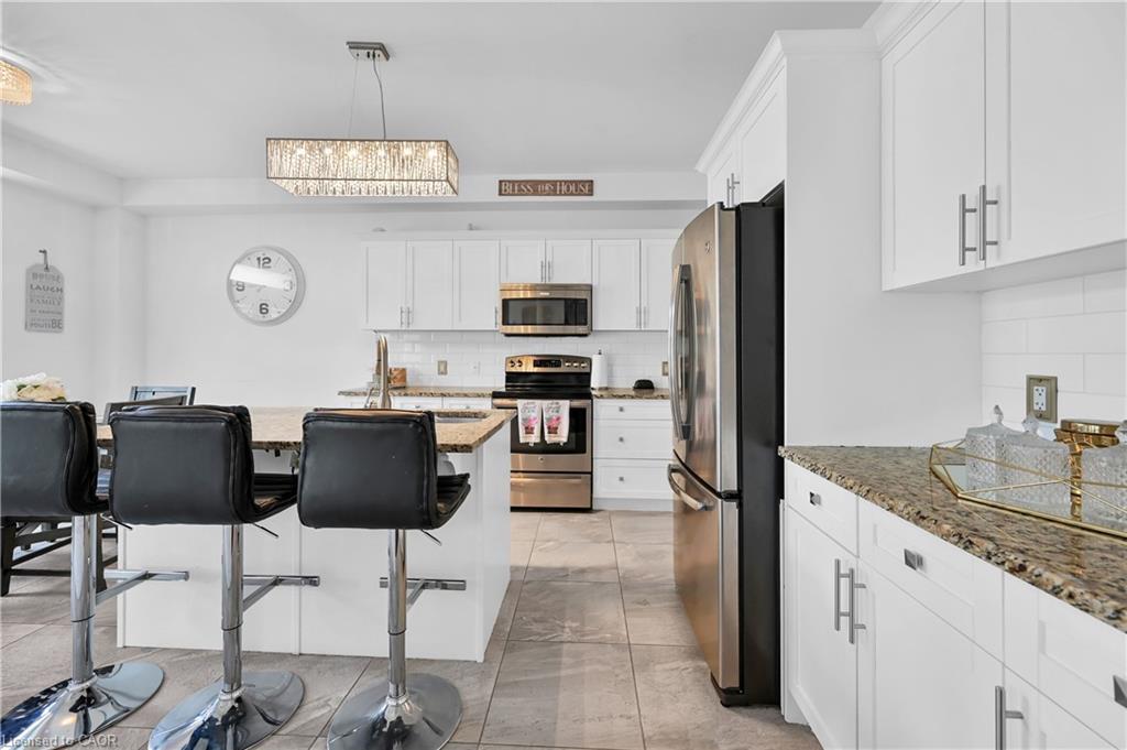 130 Chartwell Circle, Hamilton, ON - Indoor Photo Showing Kitchen