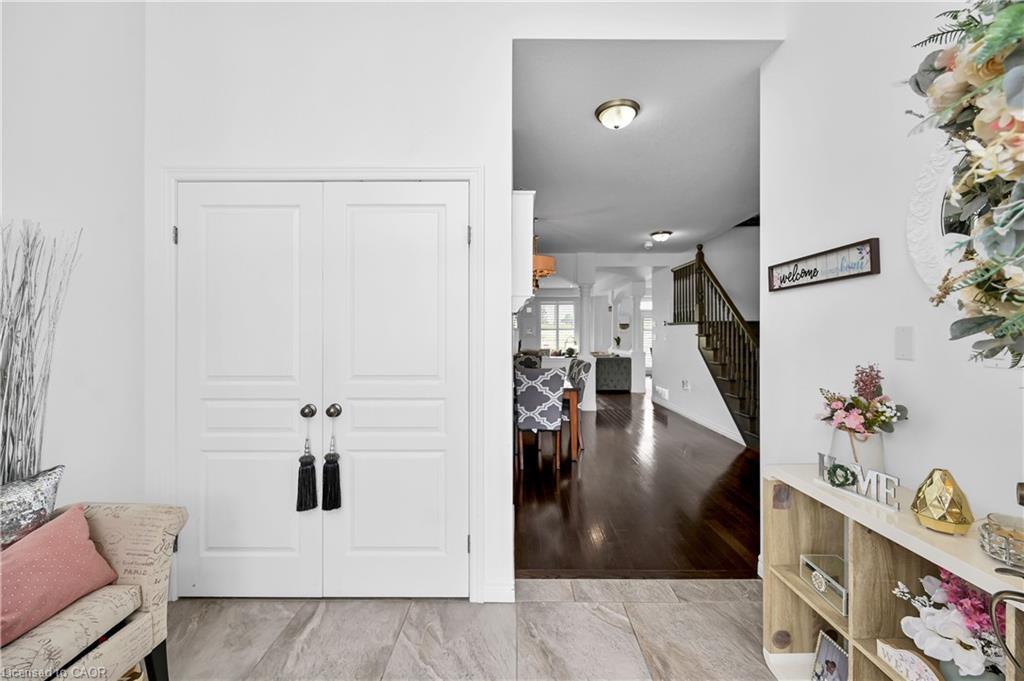 130 Chartwell Circle, Hamilton, ON - Indoor Photo Showing Other Room