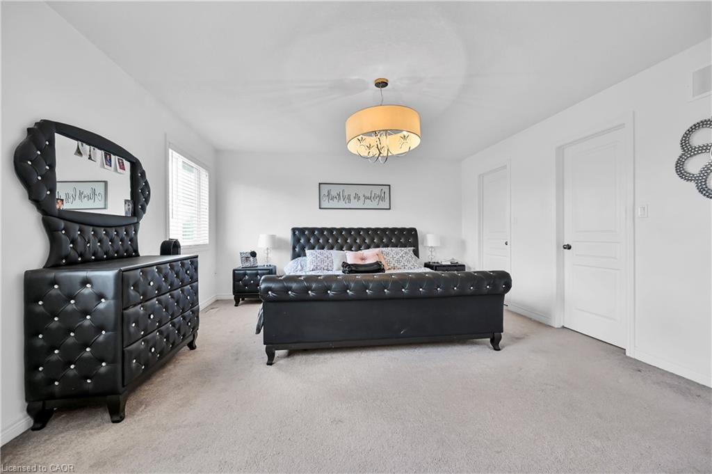 130 Chartwell Circle, Hamilton, ON - Indoor Photo Showing Bedroom