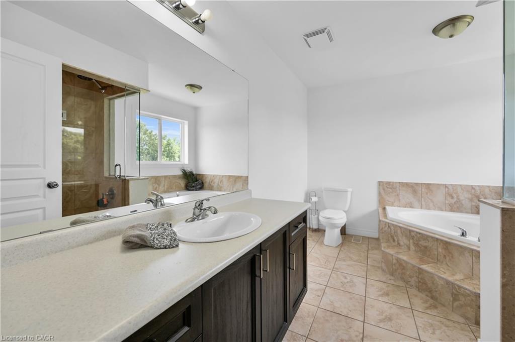 130 Chartwell Circle, Hamilton, ON - Indoor Photo Showing Bathroom
