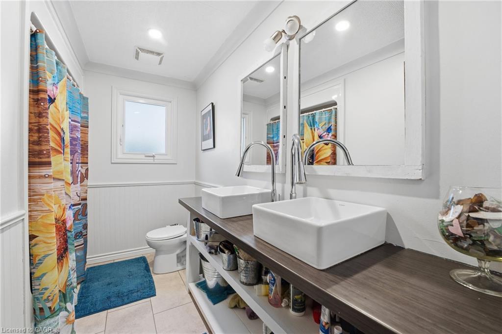 209 Richardson Drive, Port Dover, ON - Indoor Photo Showing Bathroom