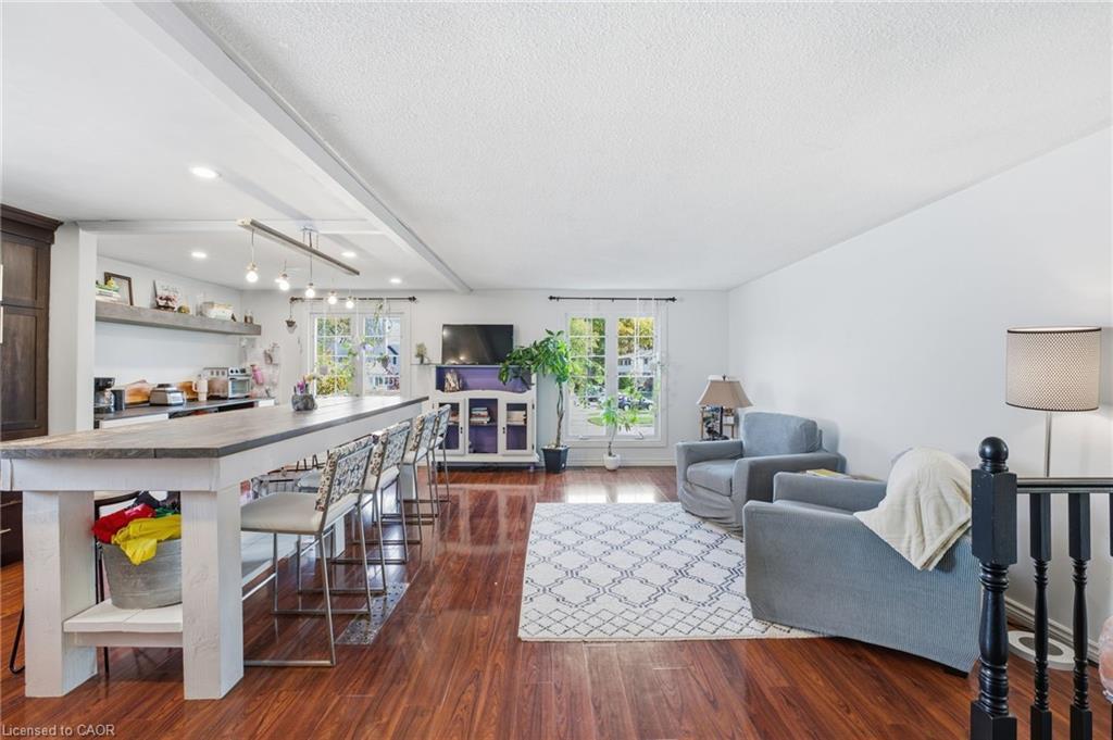 209 Richardson Drive, Port Dover, ON - Indoor Photo Showing Living Room