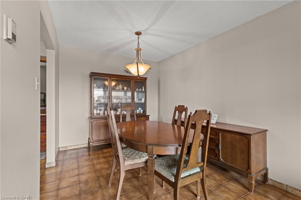 477 East 38Th Street, Hamilton, ON - Indoor Photo Showing Dining Room