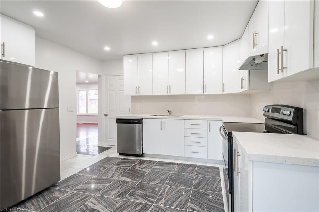 132 Franklin Avenue, Port Colborne, ON - Indoor Photo Showing Kitchen