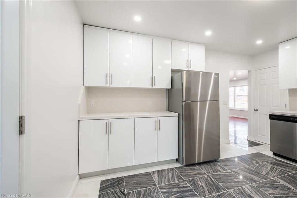 132 Franklin Avenue, Port Colborne, ON - Indoor Photo Showing Kitchen