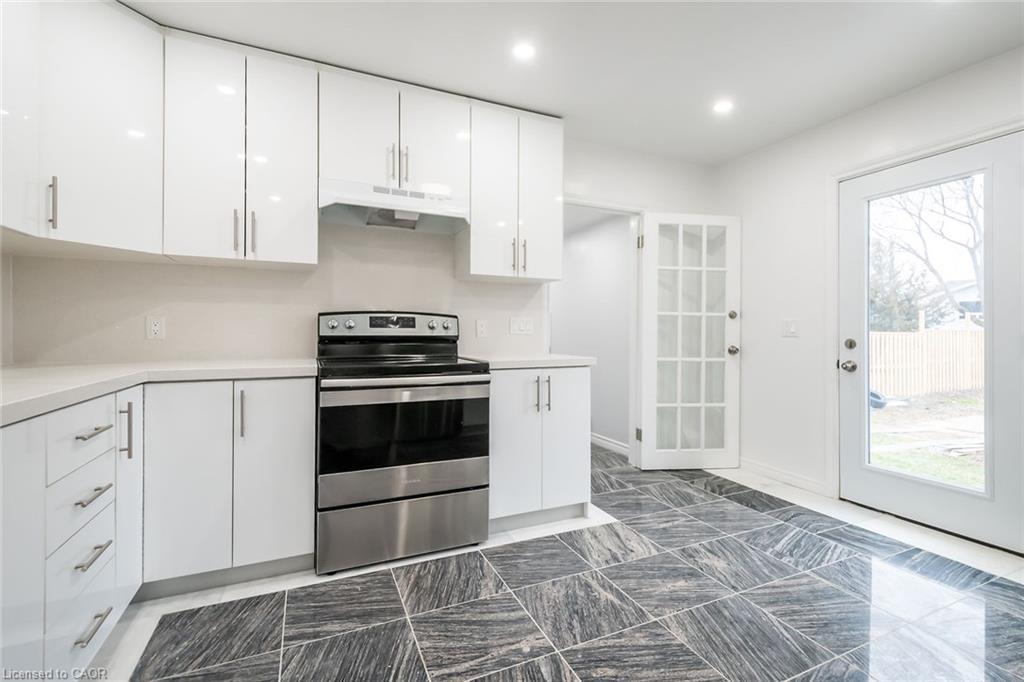 132 Franklin Avenue, Port Colborne, ON - Indoor Photo Showing Kitchen