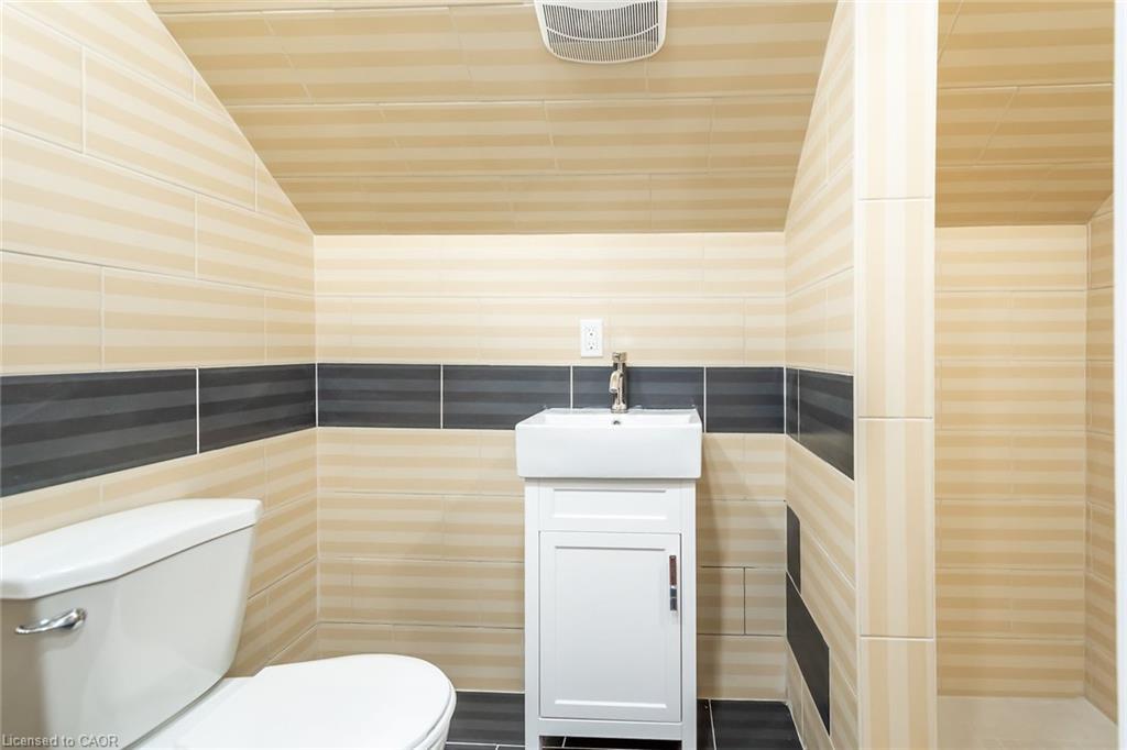 132 Franklin Avenue, Port Colborne, ON - Indoor Photo Showing Bathroom