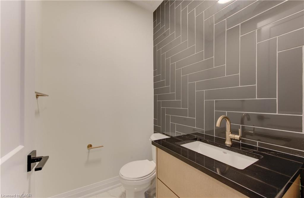 50 Jacob Detweiller Drive, Kitchener, ON - Indoor Photo Showing Bathroom