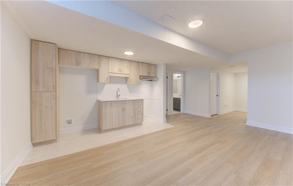 50 Jacob Detweiller Drive, Kitchener, ON - Indoor Photo Showing Kitchen