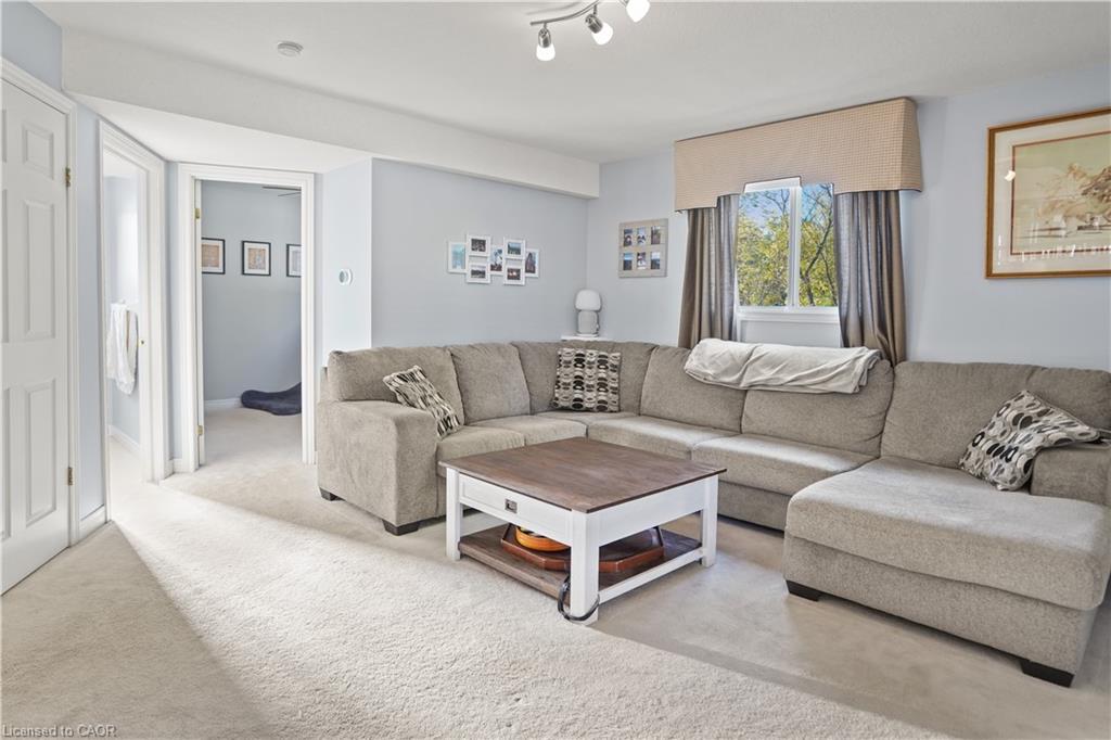 291 Schneller Drive, Baden, ON - Indoor Photo Showing Living Room