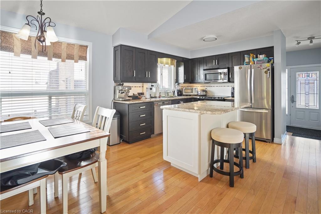 291 Schneller Drive, Baden, ON - Indoor Photo Showing Kitchen With Upgraded Kitchen
