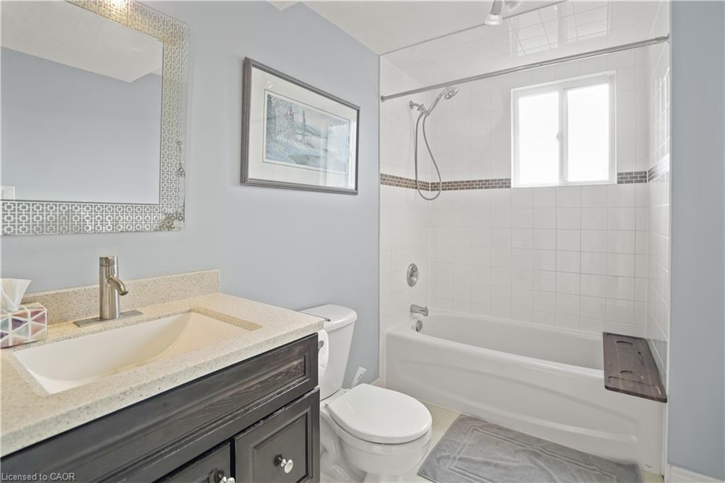 291 Schneller Drive, Baden, ON - Indoor Photo Showing Bathroom