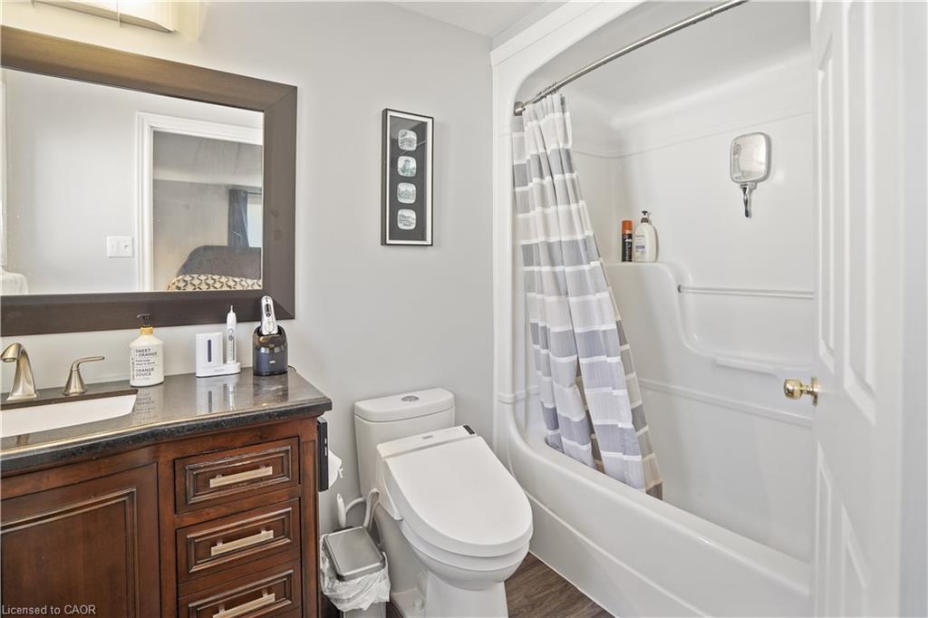 291 Schneller Drive, Baden, ON - Indoor Photo Showing Bathroom