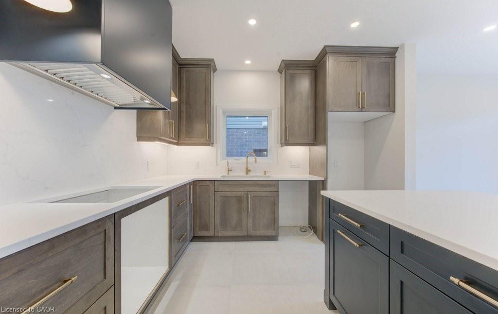 54 Jacob Detweiller Drive, Kitchener, ON - Indoor Photo Showing Kitchen With Upgraded Kitchen