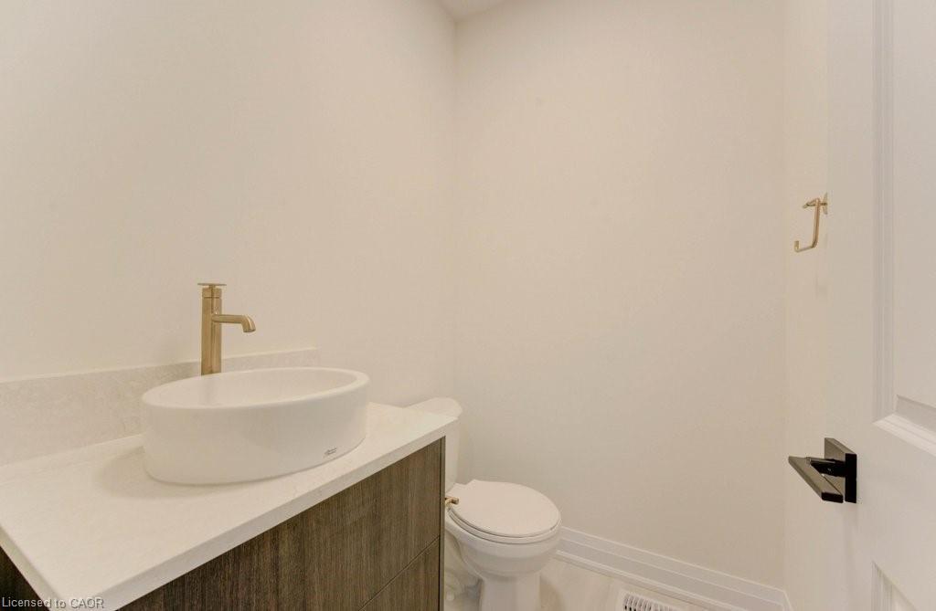 54 Jacob Detweiller Drive, Kitchener, ON - Indoor Photo Showing Bathroom