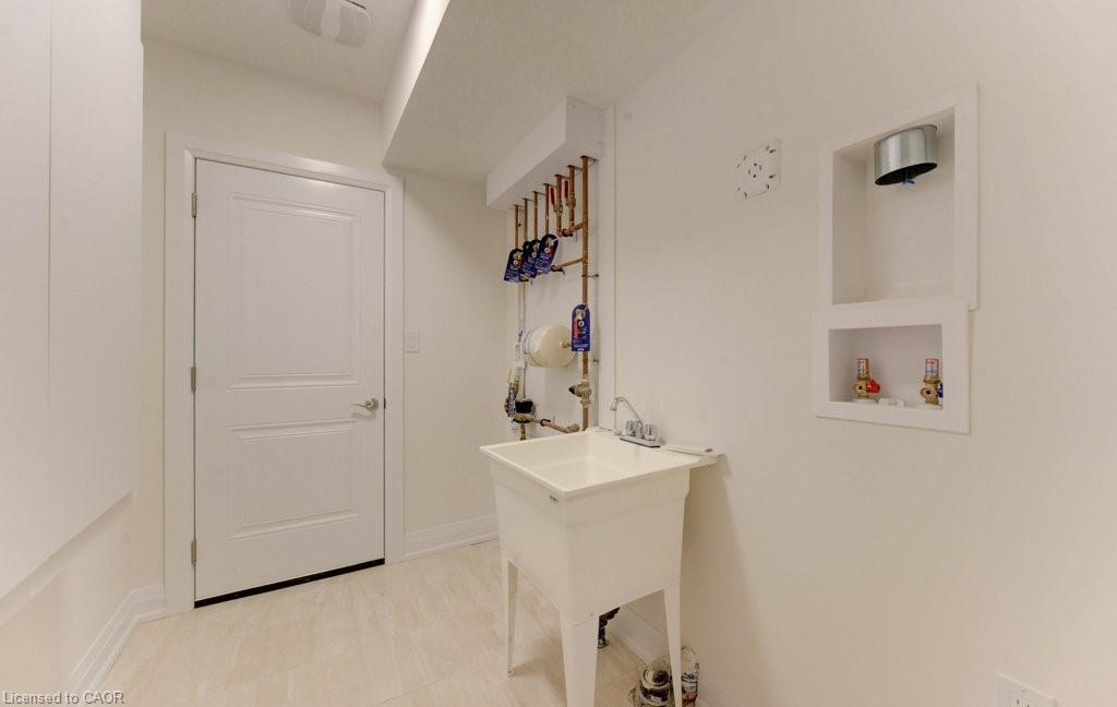 54 Jacob Detweiller Drive, Kitchener, ON - Indoor Photo Showing Other Room