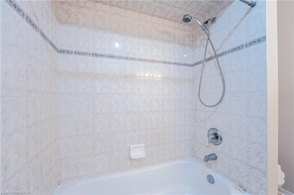 5195 Angel Stone Drive, Mississauga, ON - Indoor Photo Showing Bathroom