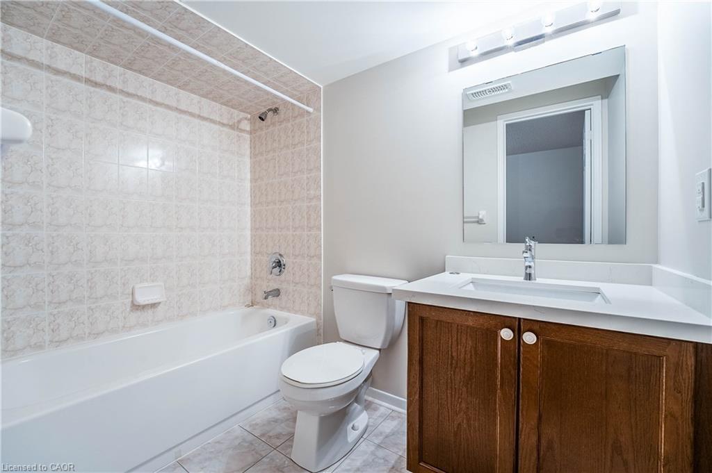 5195 Angel Stone Drive, Mississauga, ON - Indoor Photo Showing Bathroom
